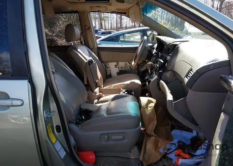 2008 Toyota Sienna Xle z USA, uszkodzony, nr VIN 5TDBK22C18S009563